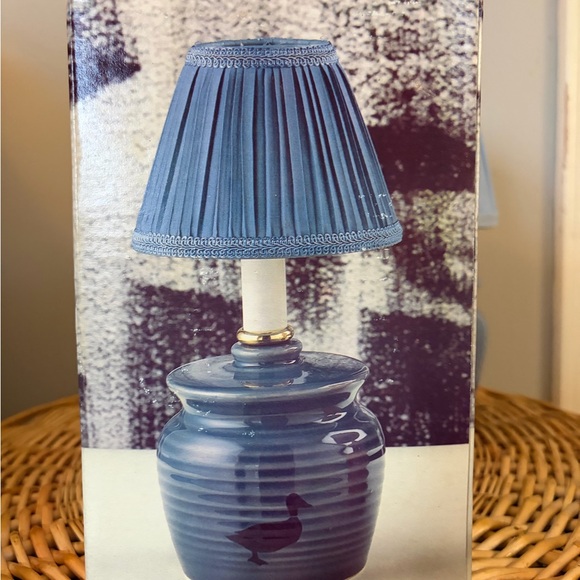 80s Vintage Hand-Painted Blue Ceramic Mini Lamp with Pleated Shade - Picture 5 of 7